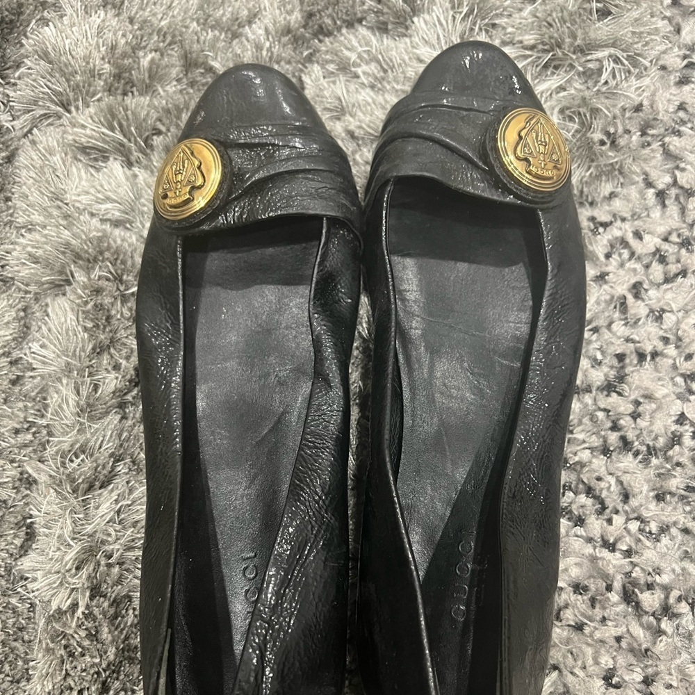 GUCCI Logo Hysteria Embellished Patent Ballerina Flats - Picture 10 of 10